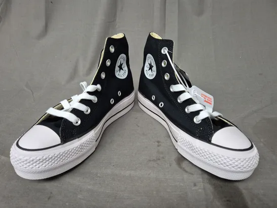 BOXED PAIR OF CONVERSE SHOES IN BLACK/WHITE UK SIZE 5