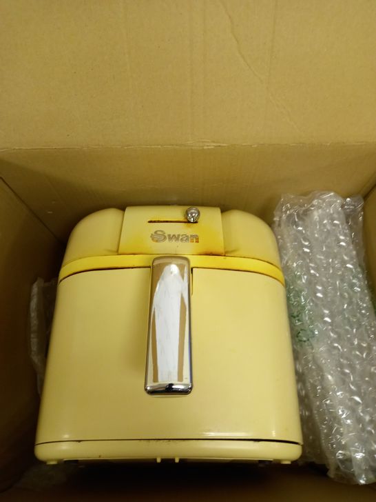 SWANN RETRO 8L MANUAL AIR FRYER CREAM