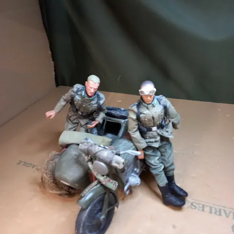 SET OF WORLD WAR 2 ACTION FIGURES