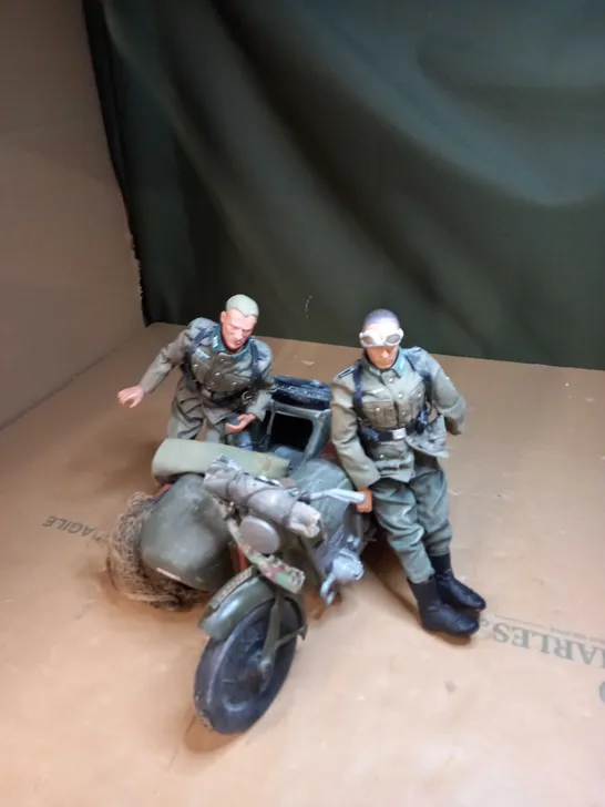 SET OF WORLD WAR 2 ACTION FIGURES