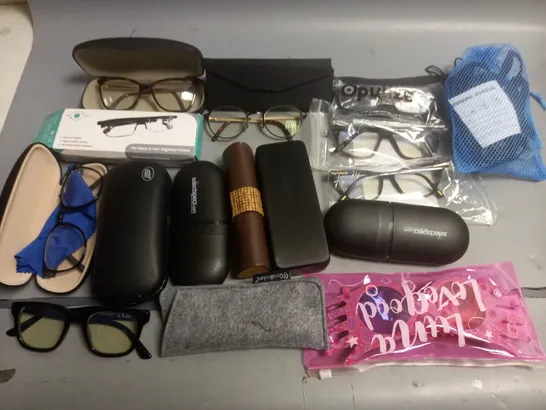 LOT OF ASSORTED GLASSES AND CASES TO INCLUDE PULIZE, BOOTS AND SPECSAVERS