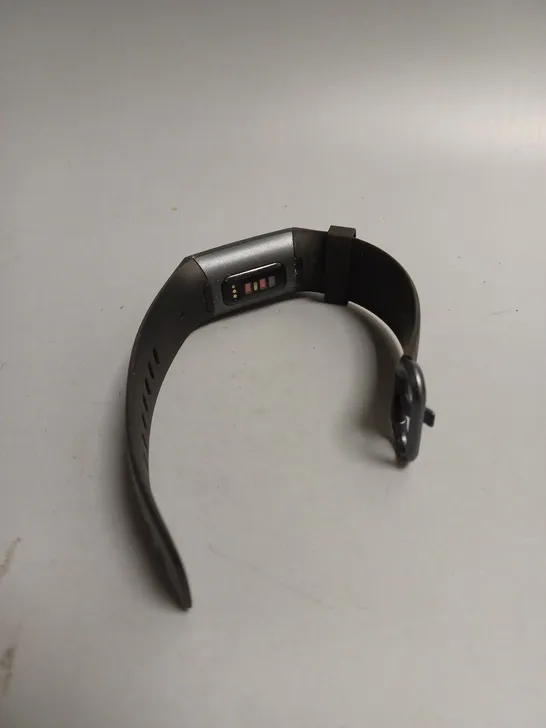 FITBIT CHARGE HEALTH & FITNESS TRACKER WATCH WITH RUBBER STRAP 