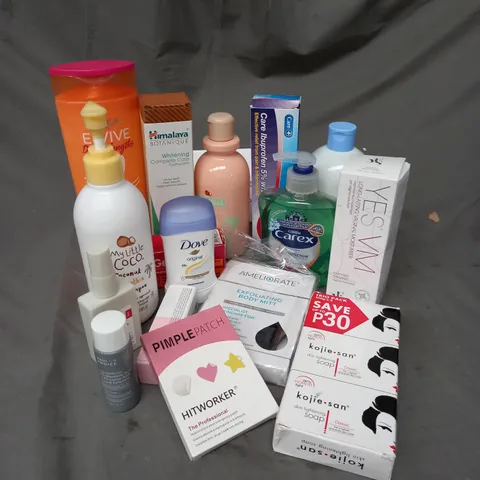 APPROXIMATELY 20 ASSORTED COSMETIC PRODUCTS TO INCLUDE ELVIVE SHAMPOO, COCOA HILLS SHAMPOO & CONDITIONER, CAREX HAND WASH ETC. 