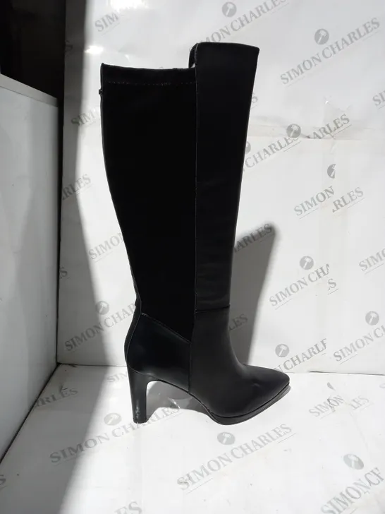 BOXED PAIR OF RUTH LANGSFORD KNEE BOOTS IN BLACK UK SIZE 7