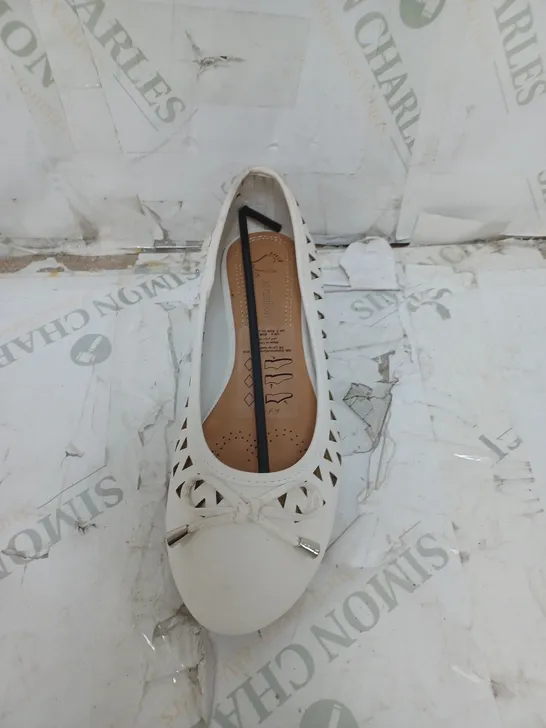 LOT OF 12 PAIRS OF LADIES AVON WHITE PUMPS