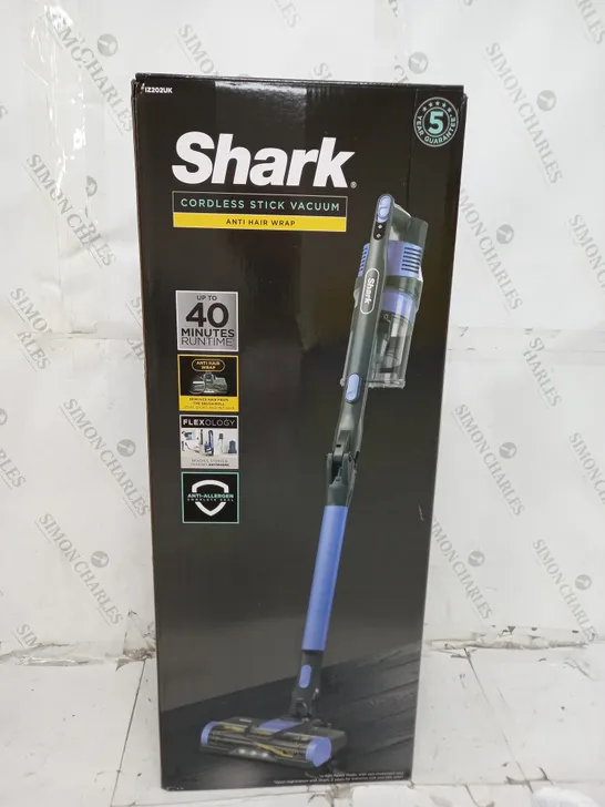 BOXED SHARK CORDLESS ANTI HAIR WRAP STICK VACUUM