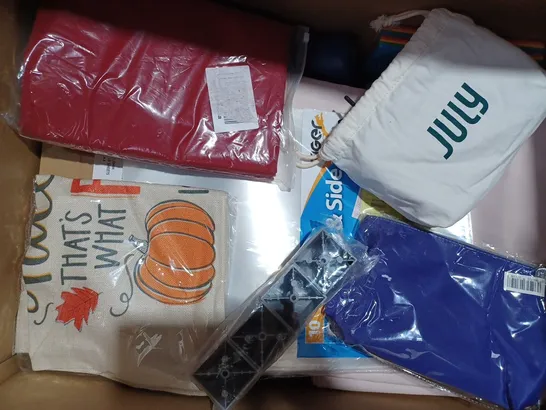 BOX OF APPROXIMATELY 20 ASSORTED HOUSEHOLD ITEMS TO INCLUDE DESKTOP FAN, MICROFIBRE CLOTH REPLACEMENT PAD PACK, KIDS UMBRELLA, ETC