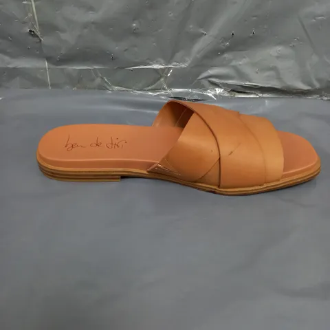 BEN DE LISI SANDALS BROWN SIZE 8