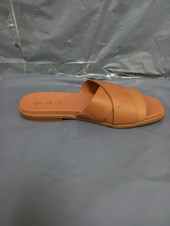 BEN DE LISI SANDALS BROWN SIZE 8