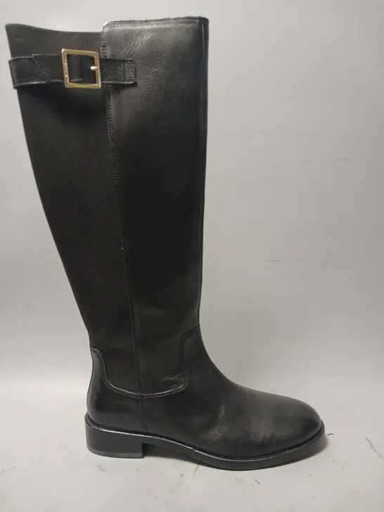 BOXED PAIR OF CARVELA KNEE-HIGH BOOTS IN BLACK EU SIZE 39