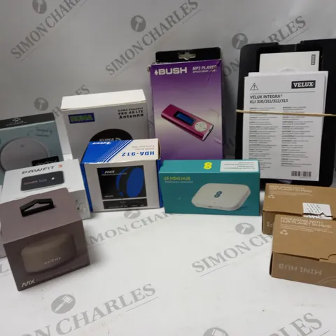 BOX OF 20 ITEMS TO INCLUDE MP3 PLAYER, KUMA CONNECT PRO 4G LTE ANTENNA, ETC