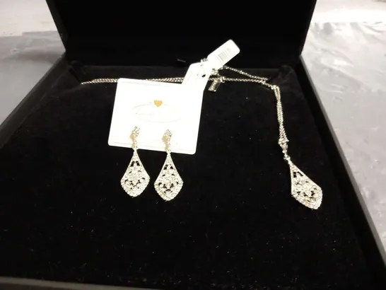 BOXED LOVETT AND CO NECKLACE AND EARRING SET