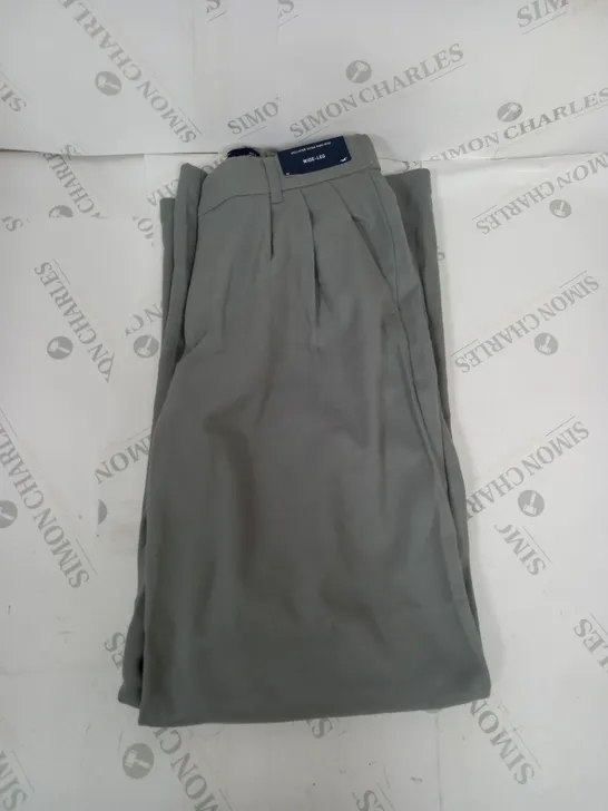 HOLLISTER ULTRA HIGH RISE WIDE LEG TROUSERS SIZE M