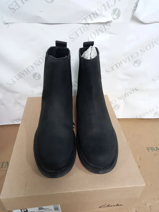 CLARKS BLACK LEATHER BOOTS SIZE 5