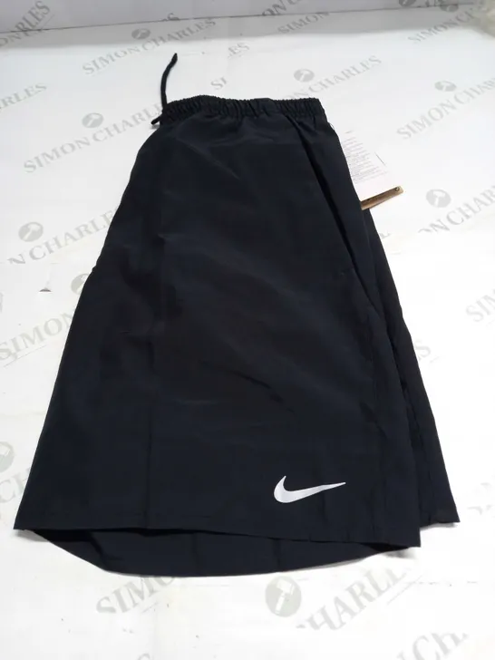 NIKE DRI-FIT SHORTS SIZE M