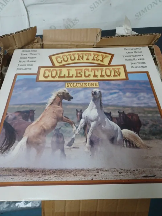 LARGE QUANTITY OF RECORDS FEATURING COUNTRY MUSIC ETC