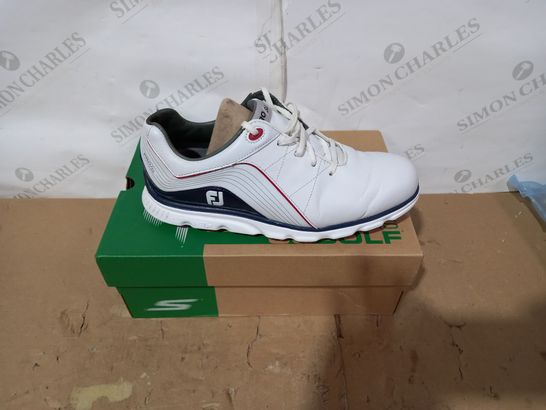 BOXED PAIR OF FJ PRO/SL WHITE/NAVY GOLF SHOES SIZE 6.5