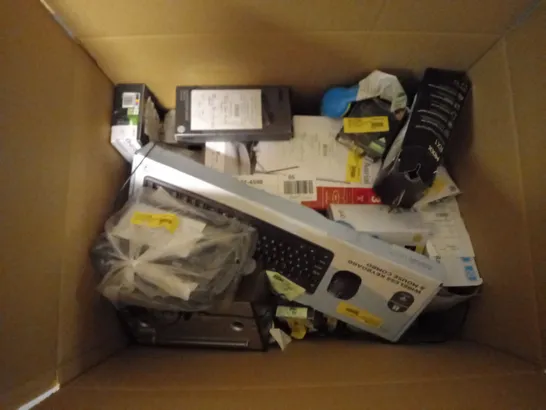 BOX OF APPROX 20 ASSORTED ITEMS TO INCLUDE ONN WIRED HEADPHONES, ONN WIRED KEYBOARD, ASDATECH POWER BANK