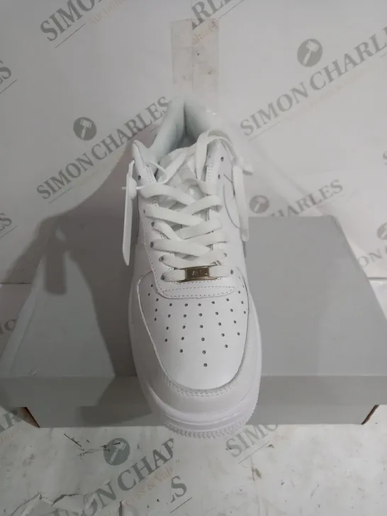 BOXED PAIR NIKE AIR FORCE 1 TRAINERS IN WHITE - SIZE: UK 9 