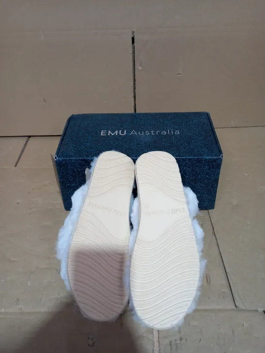 OUTLET EMU JACANA ADJUSTABLE SHEEPSKIN SLIPPER - SIZE 8