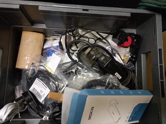 BOX OF APPROX 10 ITEMS TO INCLUDE ASSORTED CABLES, STEELSERIES HEADPHONES AND HARDDRIVE COVER