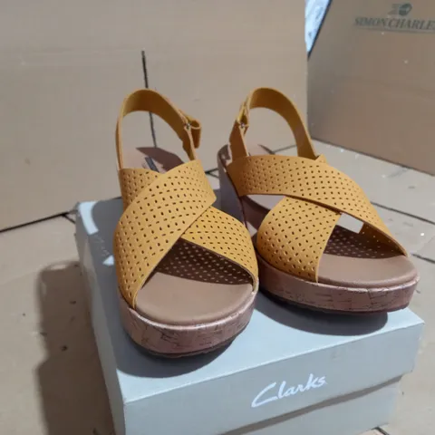 CLARKS LASER CUT LEATHER WEDGE SANDAL STANDARD FIT YELLOW- UK SIZE 7