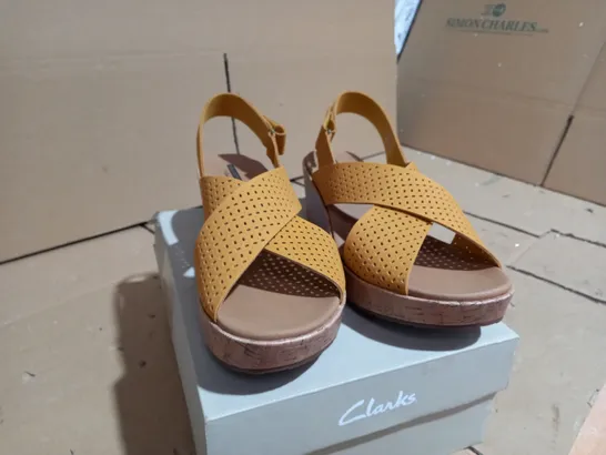 CLARKS LASER CUT LEATHER WEDGE SANDAL STANDARD FIT YELLOW- UK SIZE 7