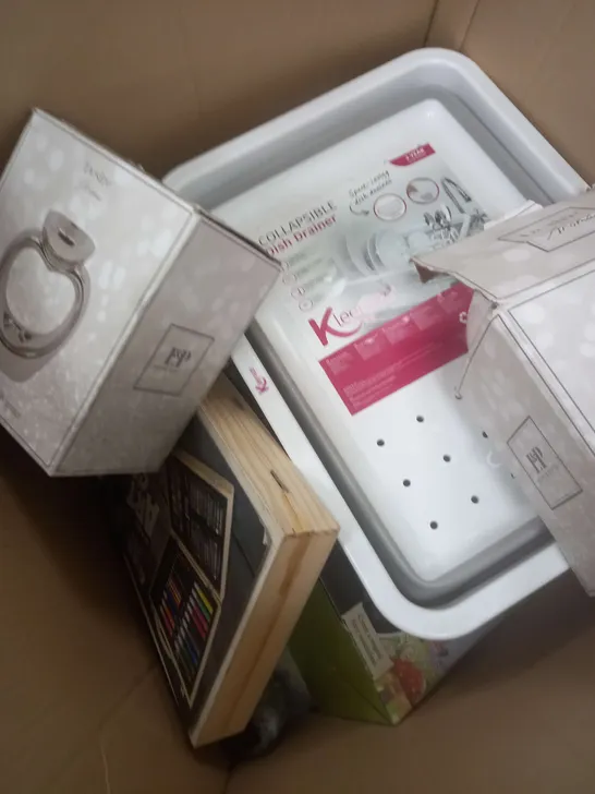 BOX OF ASSORTED ITEMS APPROXIMATELY 20 TO INCLUDE CUTLERY SET, ART SET, DISH DRAINER ETC