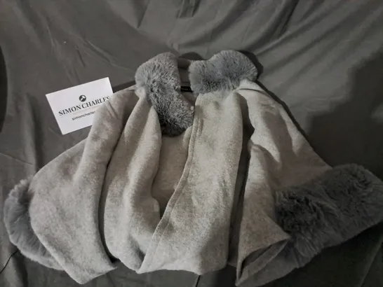FRANK USHER FUR CAPE IN DOVE GREY ONE SIZE 