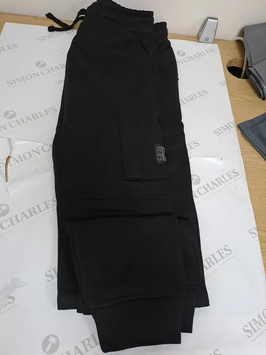 DUCK AND COVER BLACK JOGGERS SIZE L