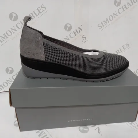 BOXED VIONIC JACEY SLIP-ON SHOES IN GREY SIZE 6