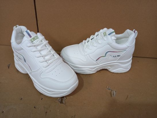 BOXED PAIR OF DESIGNER SHOES IN WHITE EU SIZE 37