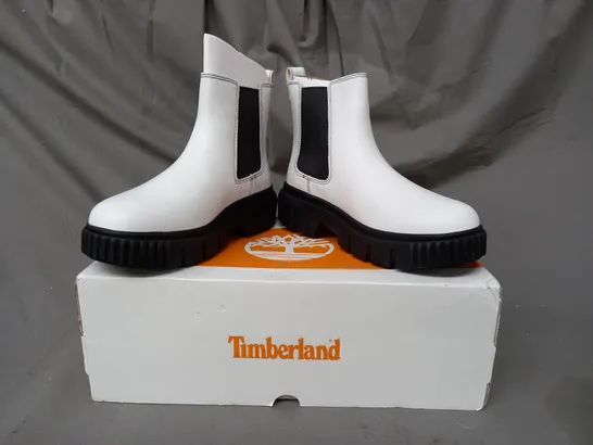 BOXED PAIR OF TIMBERLAND GREYFIELD CHELSEA BOOTS IN WHITE UK SIZE 5