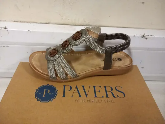 BOXED PAVERS BAIZH PEWTER SANDALS SIZE 4