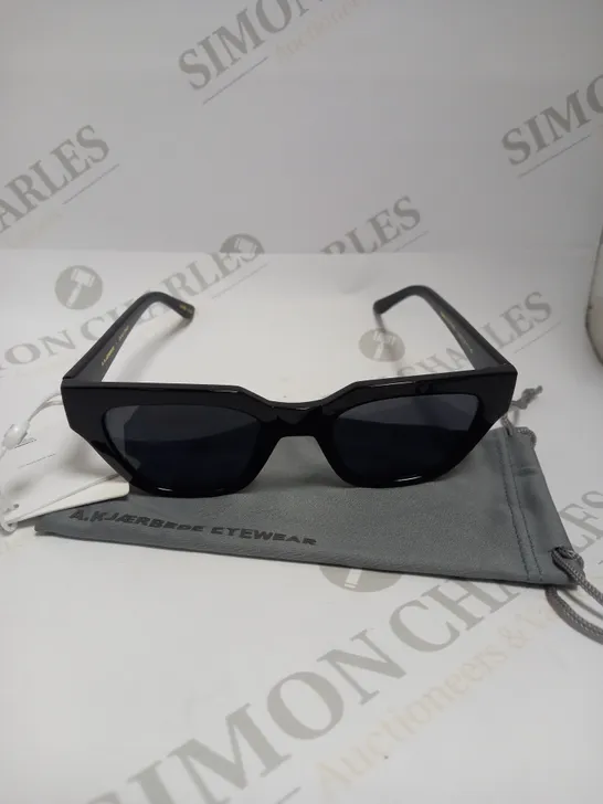 A.K.JAERBEDE KAW STYLE BLACK SUNGLASSES 