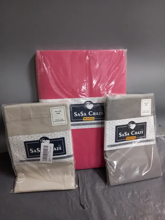 APPROXIMATELY 20 ASSORTED SASA CRAZE BEDDING ITEMSTO INCLUDE PILOW CASES, FITTED SHEETS, ETC