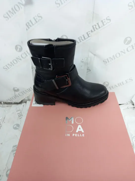 BOXED MODA IN PELLE CORNELLE BLACK LEATHER BOOTS - UK 4