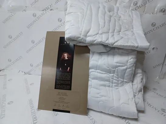 BOXED K BY KELLY HOPPEN ABSTRACT GEO BEDSPREAD AND SHAMS