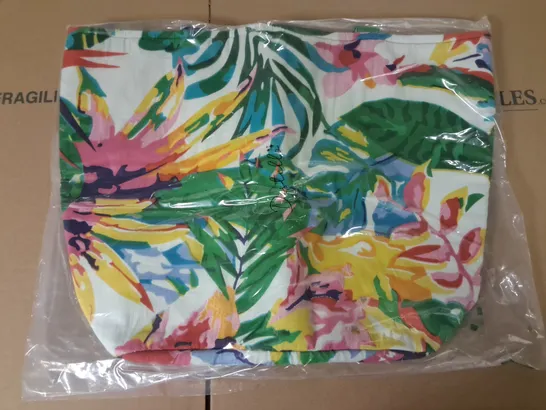 LOT OF 8 BRAND NEW DESTELLO FLORAL PRINT BAGS IN MULTI