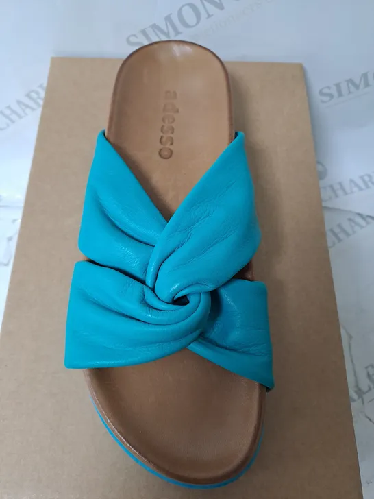 BOXED ADESSO SANDLES IN BLUE SIZE 6