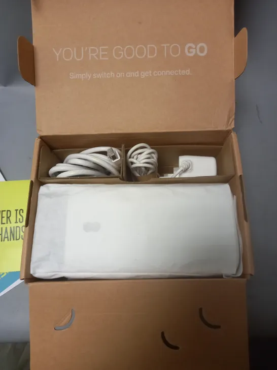 BOXED EE SMART 5G HUB 