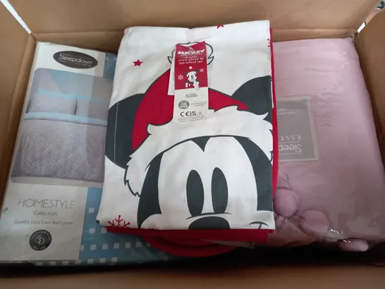 BOX OF APPROX 8 ASSORTED ITEMS TO INCLUDE - MUSHROOM HOT WATER BOTTLE  - SLEEPDOWN HOMESTYLE DUVET - MICKEY MOUSE OVEN GLOVES & TOWEL ECT