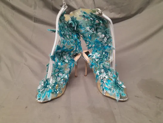 BOXED PAIR OF TOYIN OKORO PEEP TOE HIGH HEEL SHOES IN BLUE FLORAL DESIGN W. JEWEL EFFECT DETAIL SIZE UNSPECIFIED