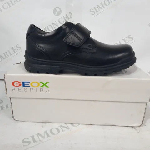 BOXED PAIR OF GEOX RESPIRA KIDS VELCRO STRAP SHOES IN BLACK UK SIZE 11