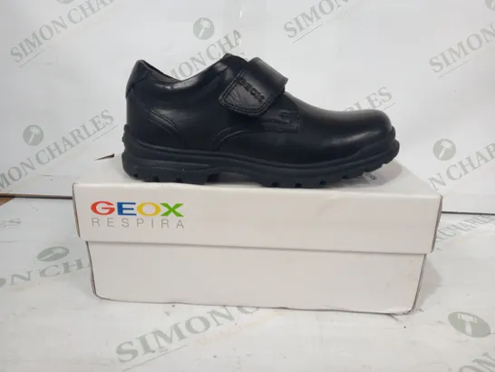 BOXED PAIR OF GEOX RESPIRA KIDS VELCRO STRAP SHOES IN BLACK UK SIZE 11