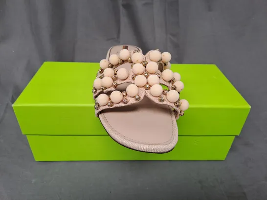 BOXED PAIR OF SAM EDELMAN OPEN TOE FLAT SANDALS IN SAND UK SIZE 6