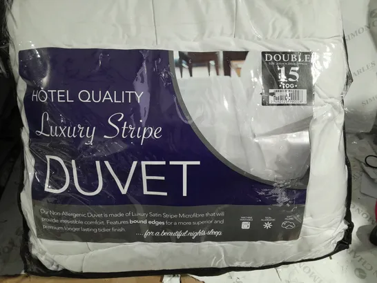 LUXURY STRIP HOTEL QUALITY DUVET - 15 TOG 