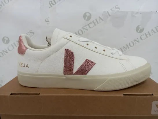 BOXED VELA COMPO CHROMEFREE LEATHER WHITE TRAINERS - UK 7 