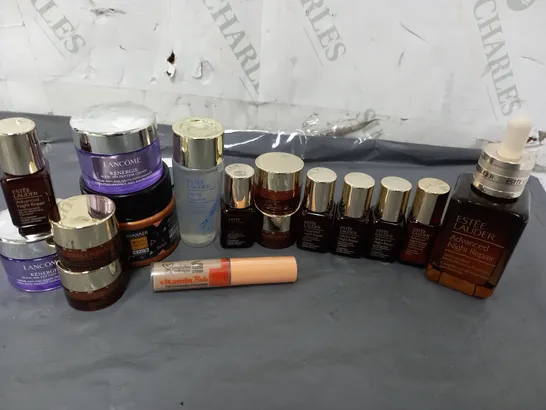 APPROXIMATELY 15 ASSORTED BEAUTY PRODUCTS TO INCLUDE ESTEE LAUDER ADVANCED NIGHT REPAIR (50ml), LANCOME RENERGIE 300-PEPTIDE CREAM (15ml), VITAMIN BAKE CONCEALER (5.5ml), ETC