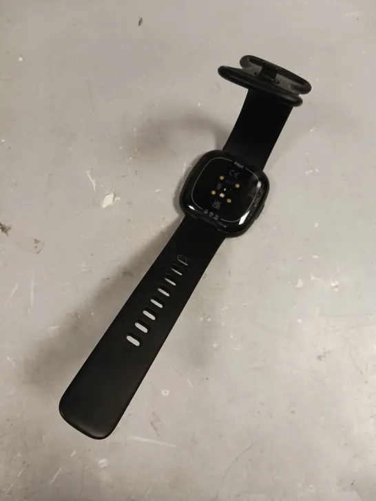 FITBIT FITNESS TRACKER SMARTWATCH - MODEL UNSPECIFIED 